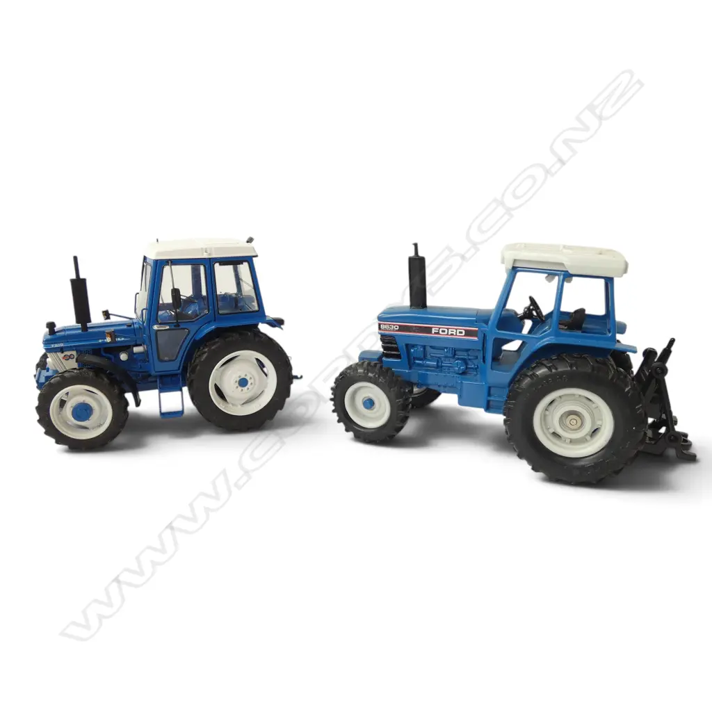 2 BOXED MODEL FORD TRACTORS SCALE 1:32 Image 1++