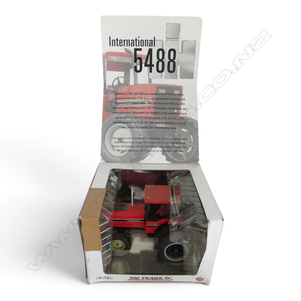 BOXED INTERNATIONAL 5488 MODEL TRACTOR, SCALE 1:16 Image 1++