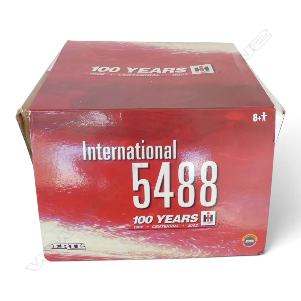 BOXED INTERNATIONAL 5488 MODEL TRACTOR, SCALE 1:16 Image 1++