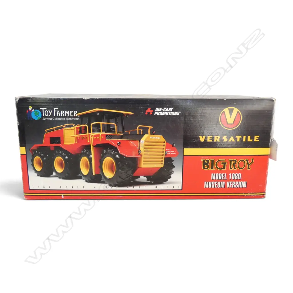 BOXED VERSATILE 'BIG ROY' MODEL TRACTOR, DIE CAST SCALE 1:32 Image 1++