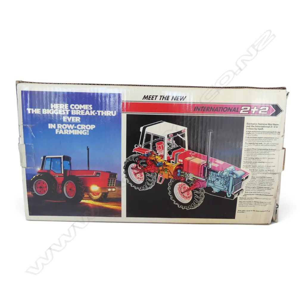 BOXED PRECISION DIE CAST INTERNATIONAL 3588 TRACTOR, 1:16 SCALE Image 1++