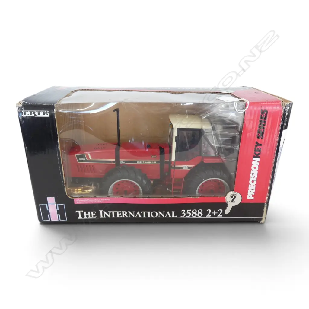 BOXED PRECISION DIE CAST INTERNATIONAL 3588 TRACTOR, 1:16 SCALE Image 1++