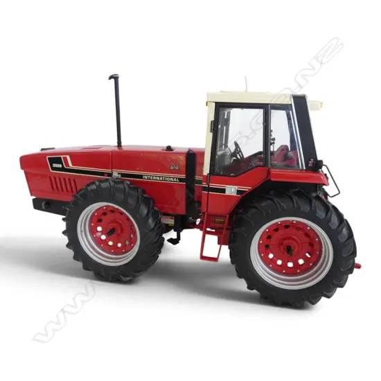 BOXED PRECISION DIE CAST INTERNATIONAL 3588 TRACTOR, 1:16 SCALE