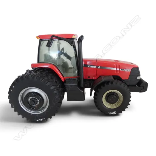 BOXED MAGNUM MX240 MODEL TRACTOR,  1:16 SCALE, LTD ED DIE CAST REPLICA w MOVING PARTS