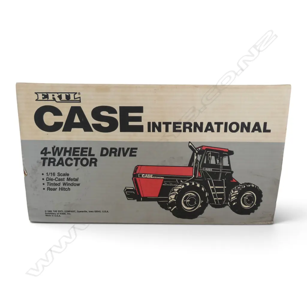 BOXED CASE INTERNATIONAL 4 WHEEL DRIVE TRACTOR, 1:16 SCALE Image 1++