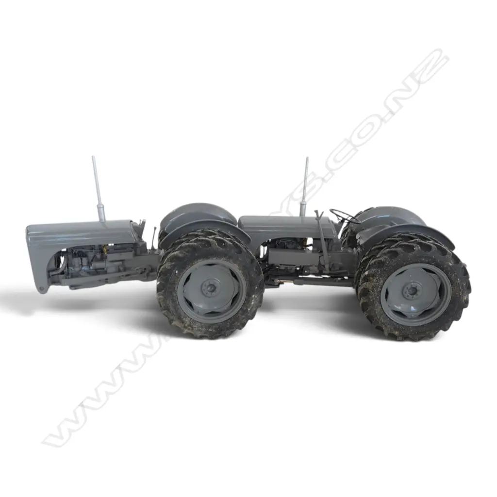 BOXED LTD ED MODEL DUAL DR, IVE FERGUSSON TED-40 w DIORAMA PLATFORM, 1:16 SCALE Image 1++