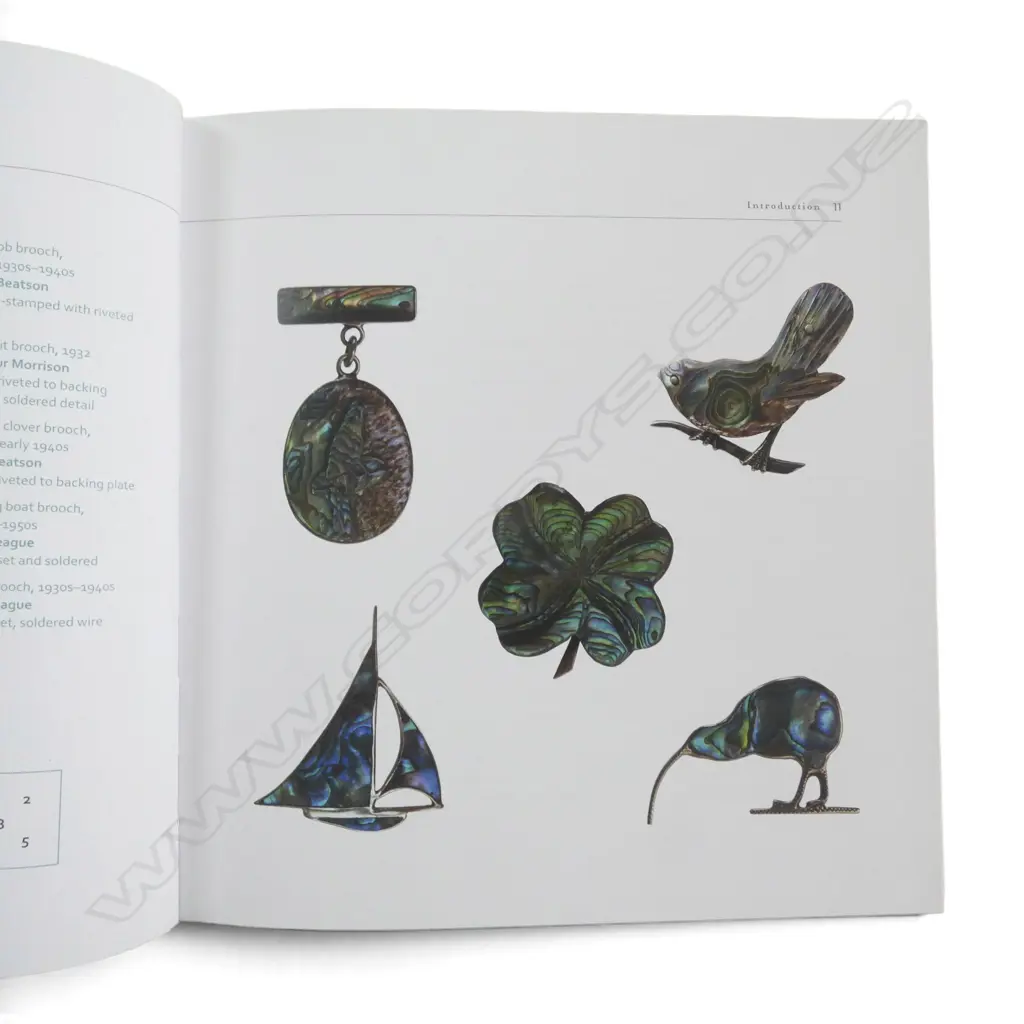 TWO NZ ‘VINTAGE PAUA SHELL JEWELLERY’ BOOKS Image 1++
