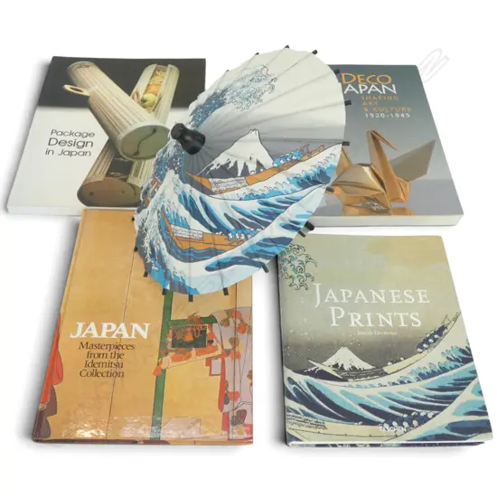4 JAPANESE ART REFERENCE BOOKS + MINIATURE UMBRELLA 