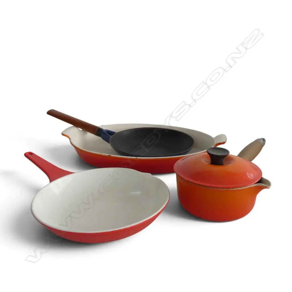 4 PCES CAST IRON & ENAMEL KITCHEN WARE Icnl. LE CRUSET SAUCEPAN W.390mm Image 1++