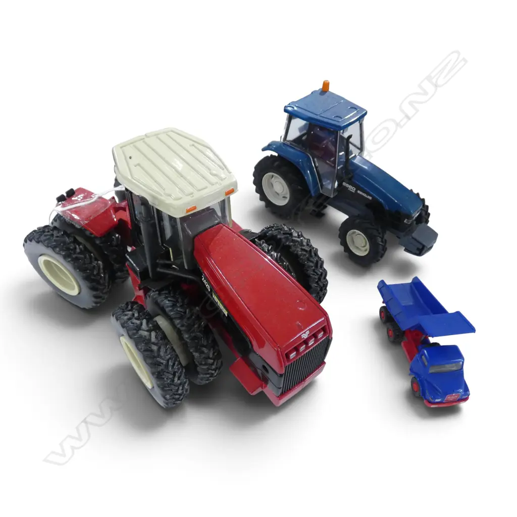 UNBOXED MODEL VERSATILE 2425 TRACTOR 200x110x120mm, FORD NEW HOLLAND & PLASTIC DUMP TRUCK Image 1++