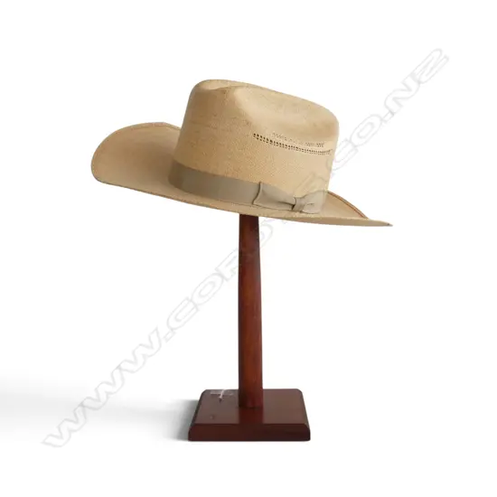 JAMES WESTERN ARIZONE HAT ON STAND H.390mm