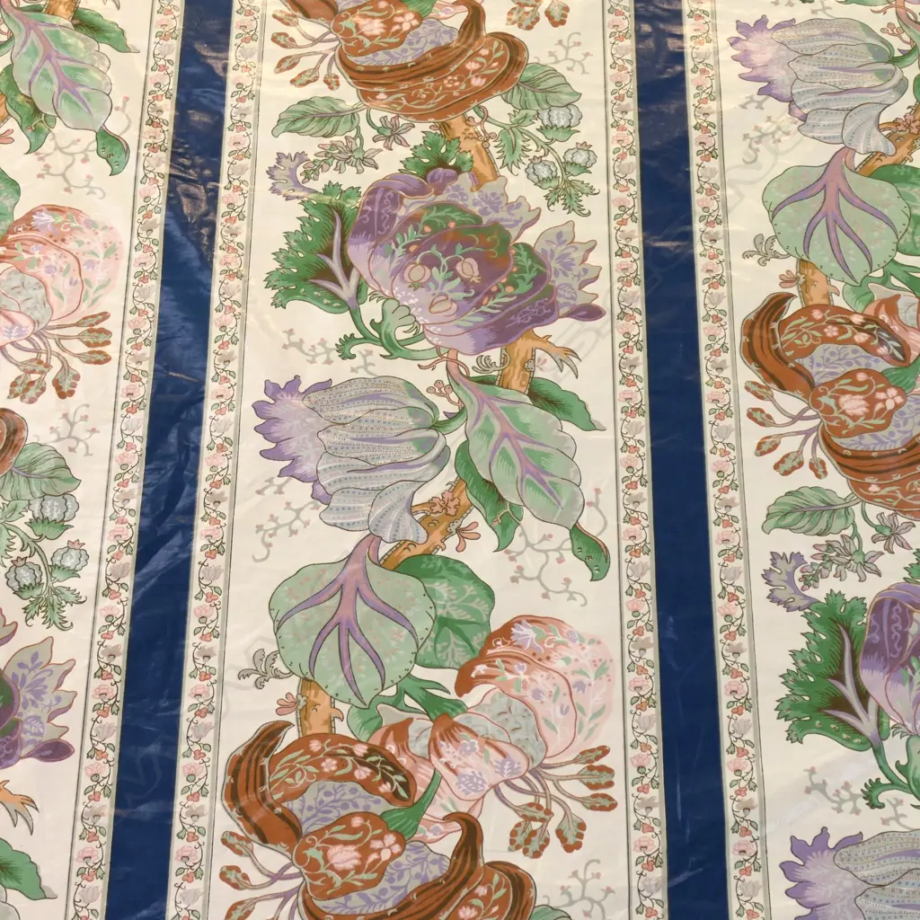 ROLL OF CHINTZ FABRIC 'LA PORTUGAISE' Image 1++