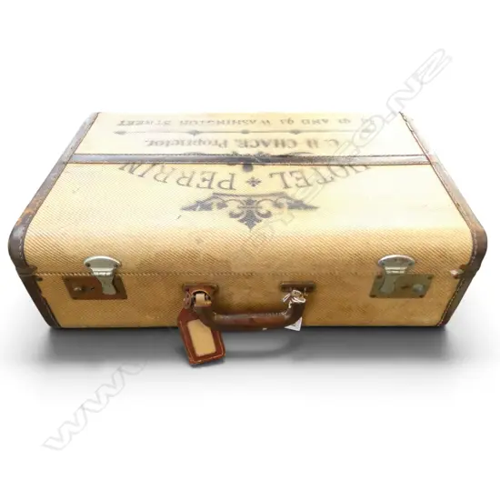 VINTAGE SUITCASE