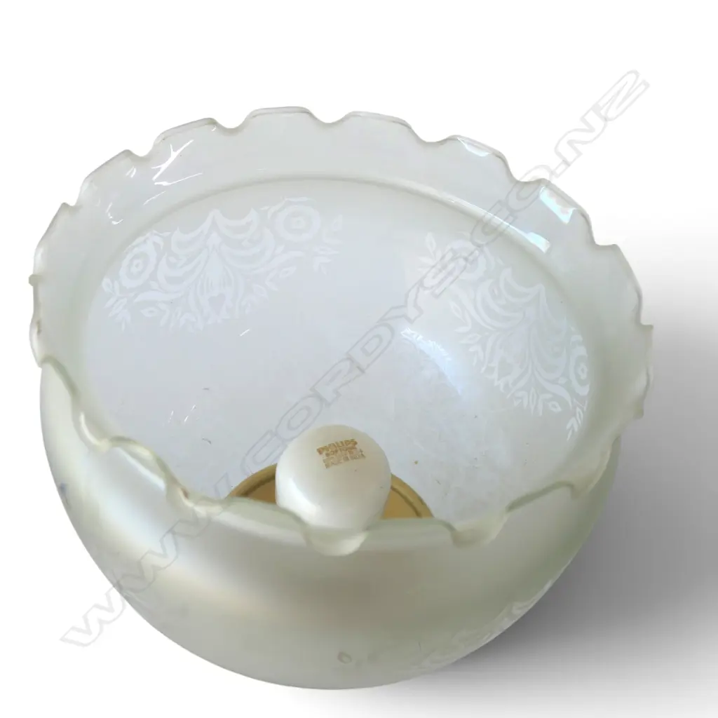 A CLASSICAL FIGURED TABLE LAMP WITH GLASS SHADE 710MM (H) Image 1++