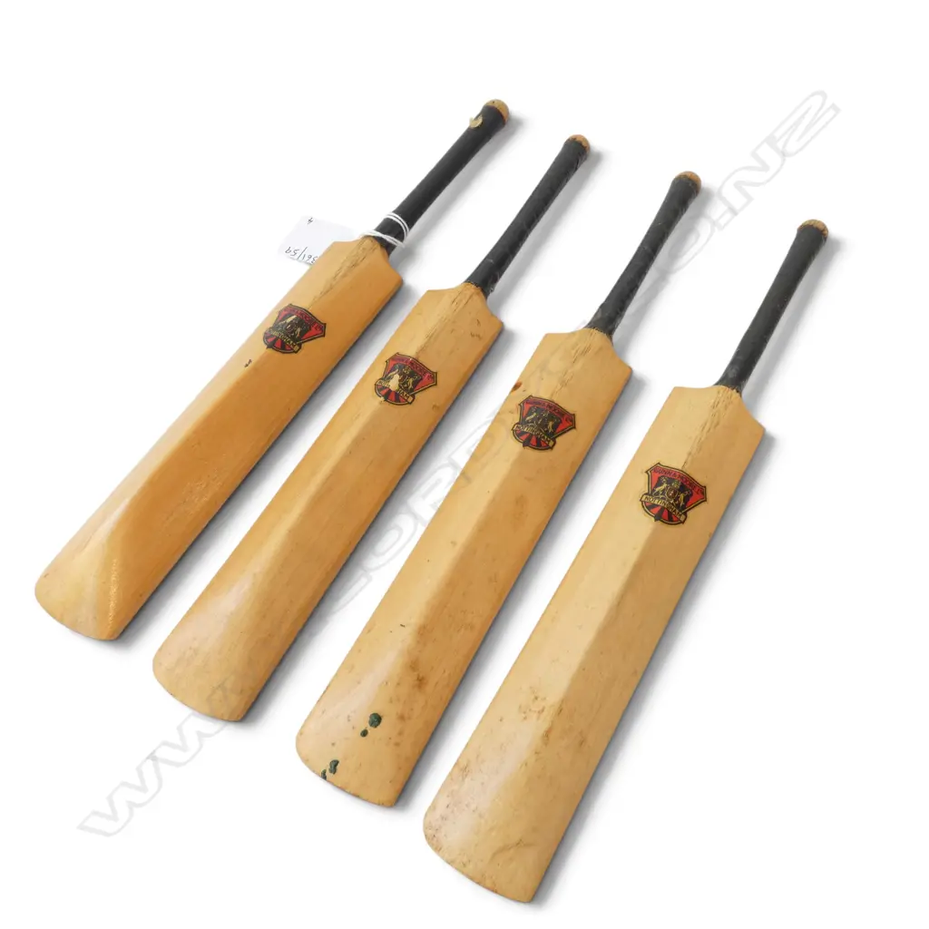 4 PRESENTATION MINIATURE CRICKET BATS S/SILVER PLAQUES L290 Image 1++