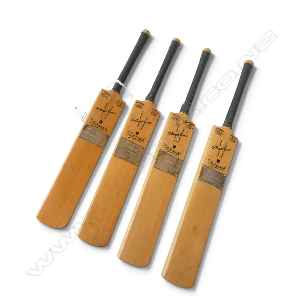 4 PRESENTATION MINIATURE CRICKET BATS S/SILVER PLAQUES L290 Image 1++