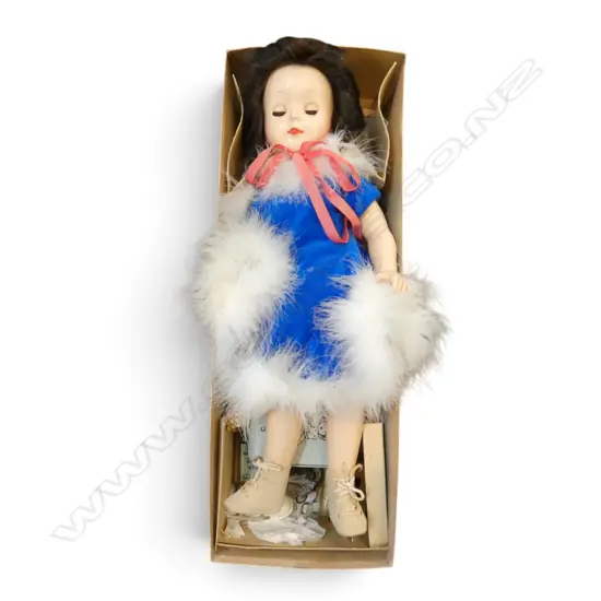 Pedigree 'Elizabeth' boxed doll with perm kit and sewing patterns, H.480mm # Pedigree 'Elizabeth' boxed doll with perm k