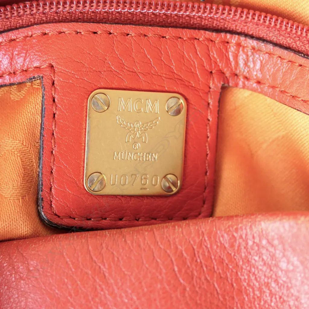 MCM GERMAN CORAL EMBOSSED LEATHERBAG WITH DETACHABLE SHOULDER STRAP Image 1++