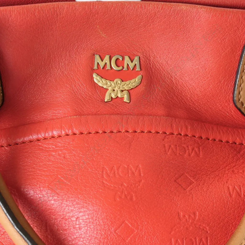 MCM GERMAN CORAL EMBOSSED LEATHERBAG WITH DETACHABLE SHOULDER STRAP Image 1++
