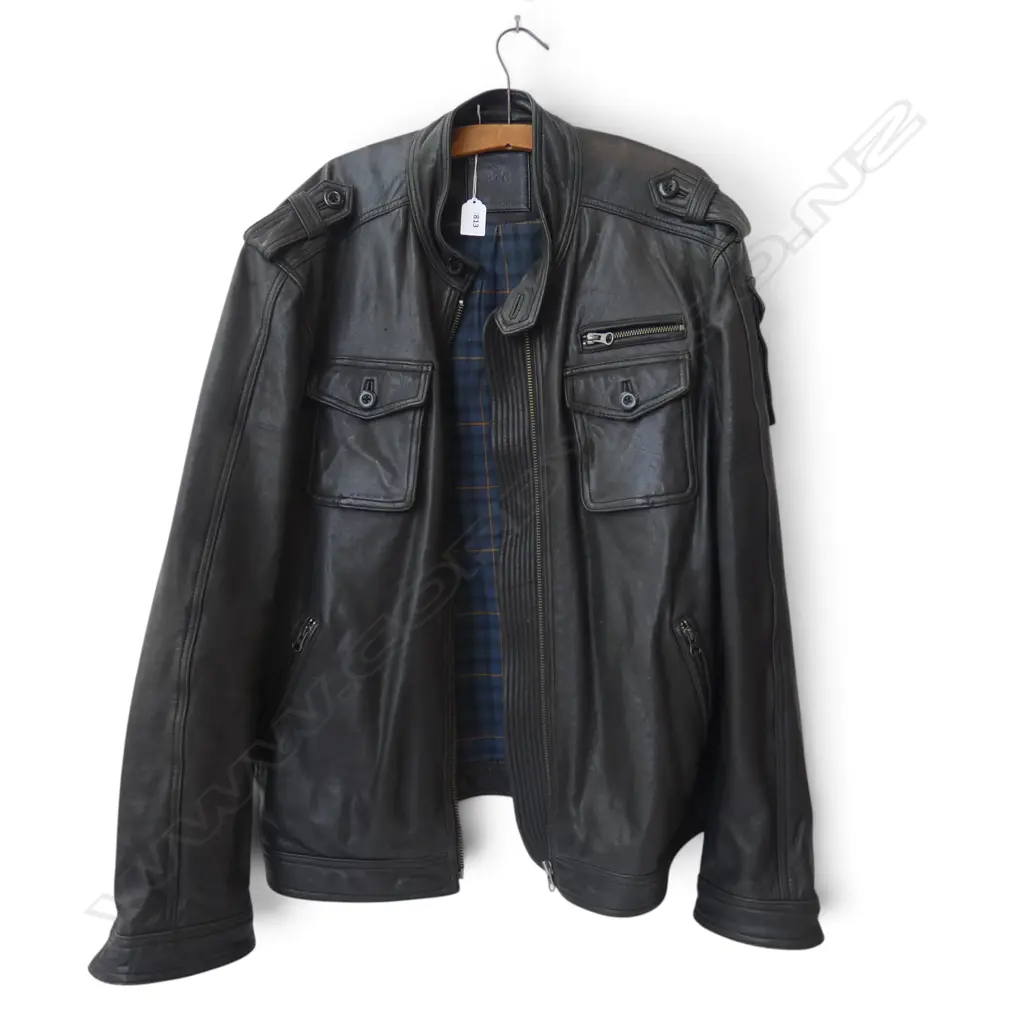 RODD & GUNN BLACK LEATHER JACKET, SIZE LARGE Image 1++