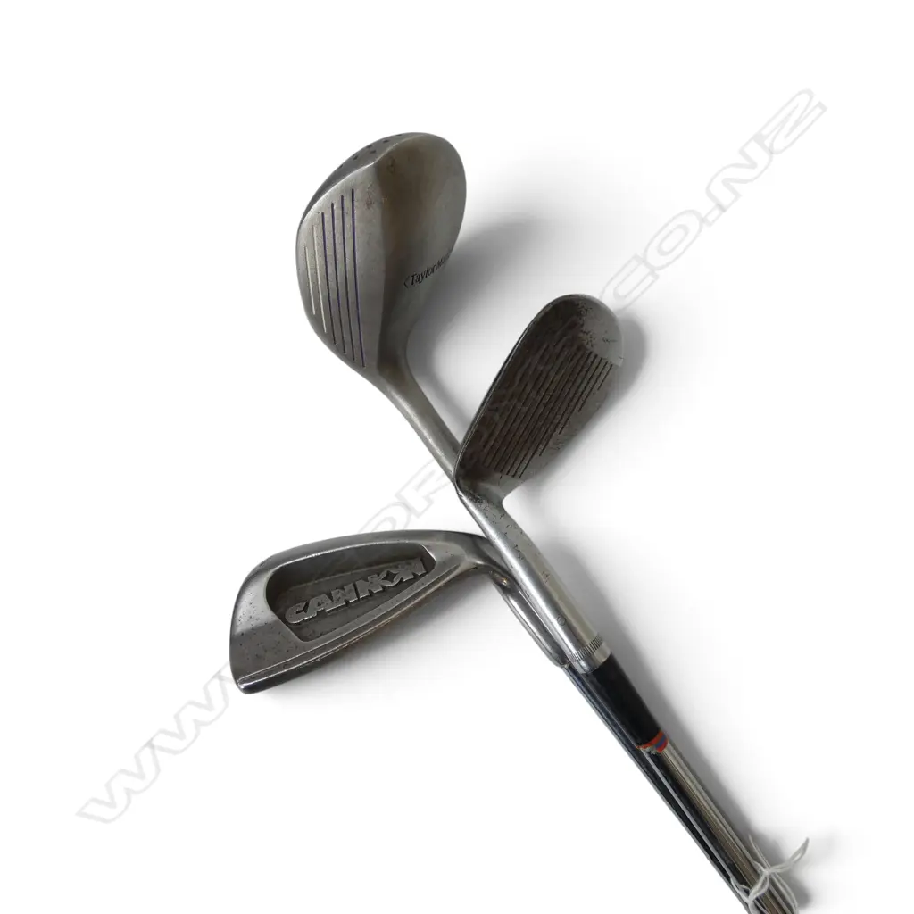 3 VINTAGE GOLF CLUBS INCL. A 'BEN HOGAN' UTILITY CLUB AND 2  VINTAGE GOLF BALLS Image 1++