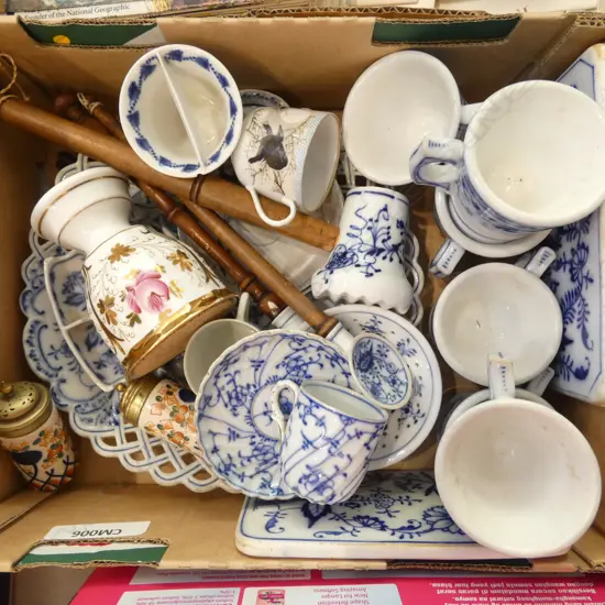 ASST. B/W CHINA; MEISSEN BLUE ONION ETC chips