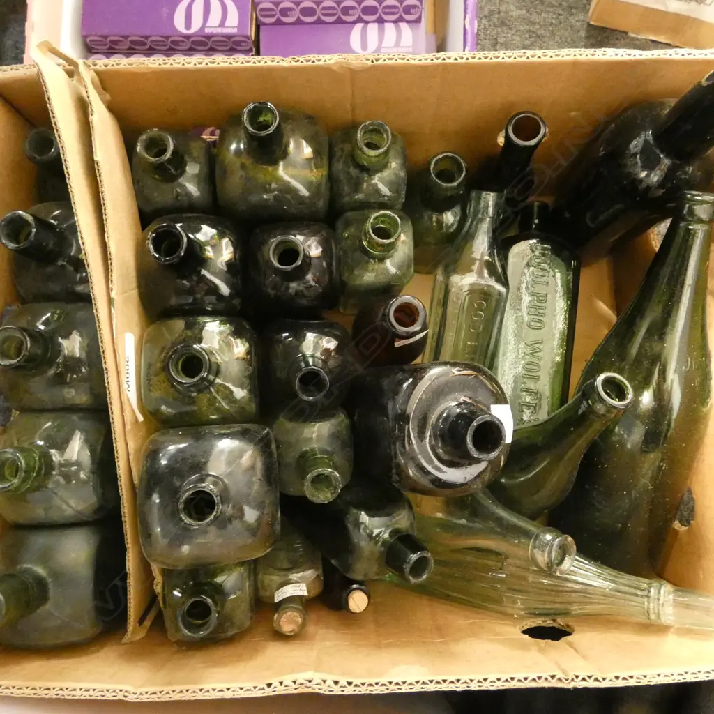 LRG COLLECTION ANTIQUE GLASS BOTTLES Image 1++