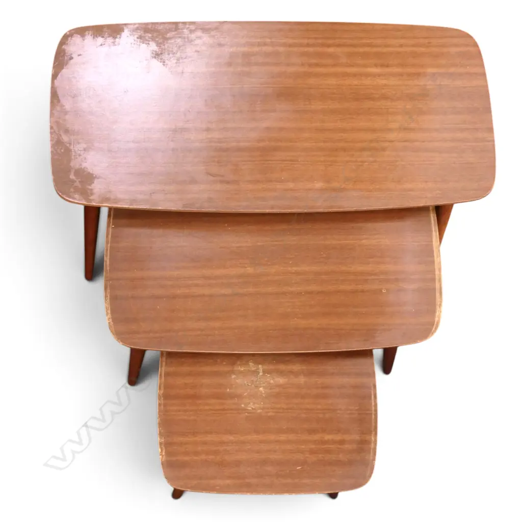 SET OF THREE RETRO NESTING TABLES (SOME WEAR), LGST 390 X 610X 270MM Image 1++