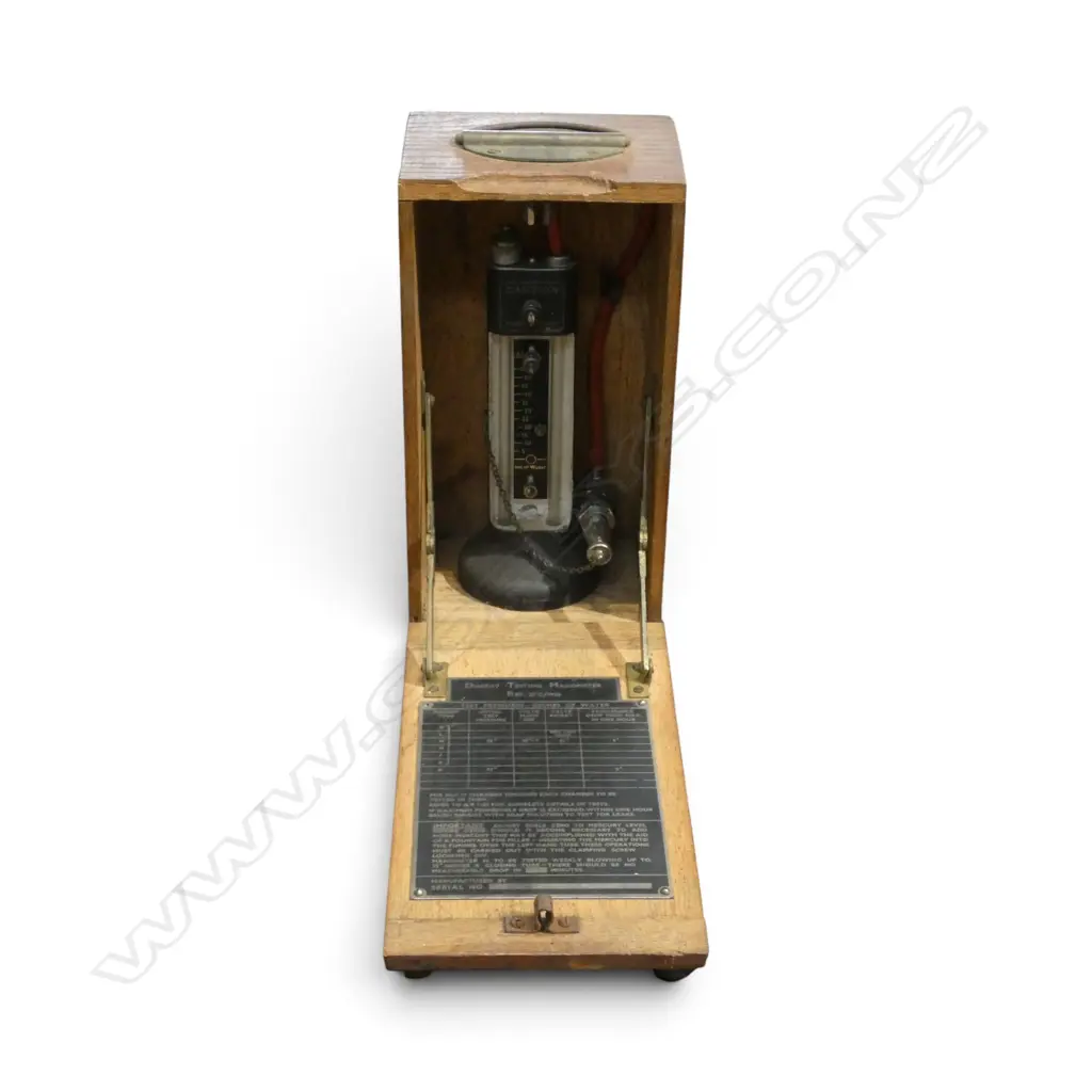 RAF 'DINGHY TESTING MANOMETER' CASED H.260mm Image 1++