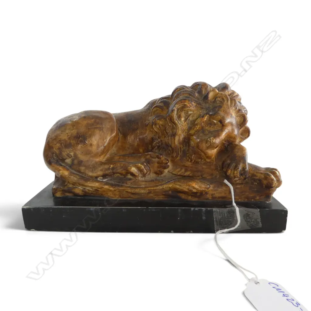 CAST SLEEPING LION ORNAMENT W.210mm Image 1++