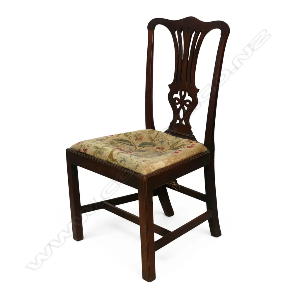 ANTIQUE MAHOGANY CHAIR w. NEEDLEWORK SEAT Image 1++
