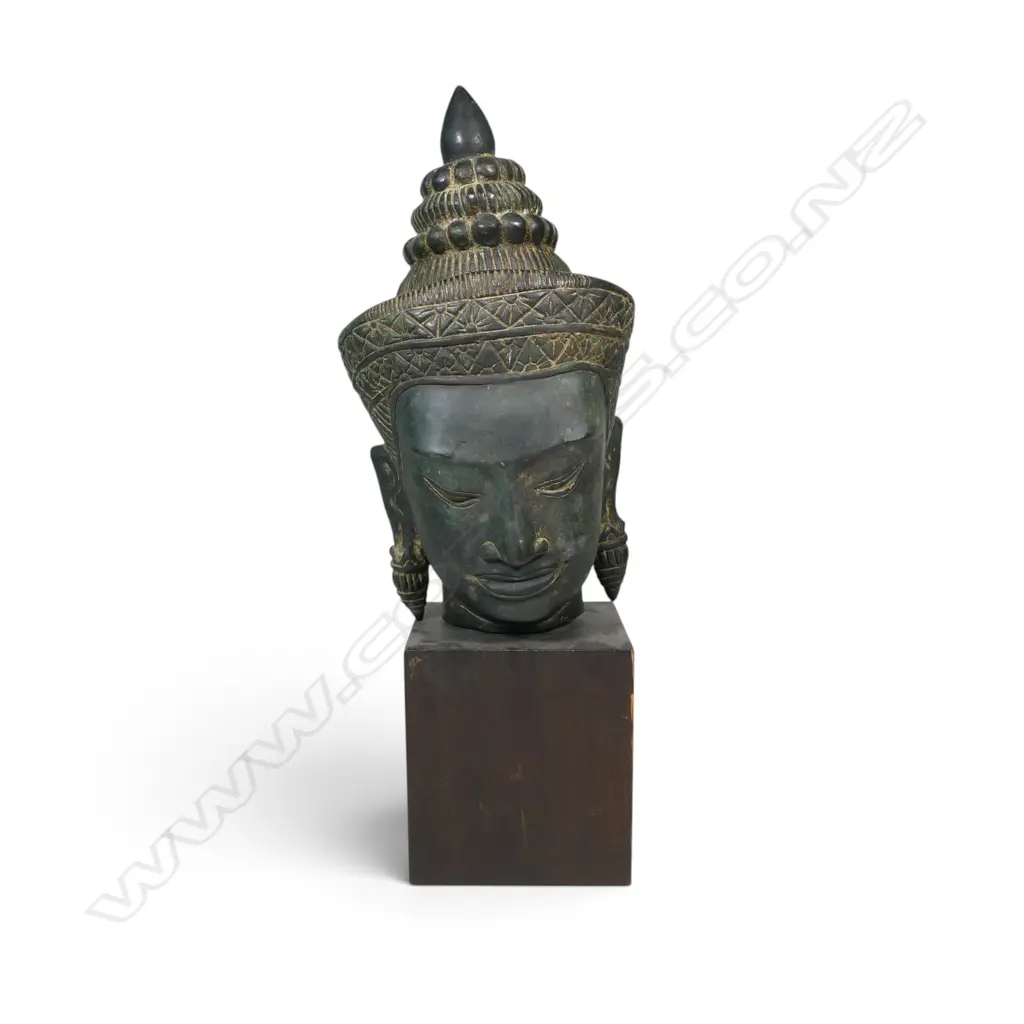 KHMER STYLE MONTED BRONZE MEDITATIVE BUDDHA HEAD WITH VERDIGRIS FINISH, AGED PATINA, H.444MM Image 1++