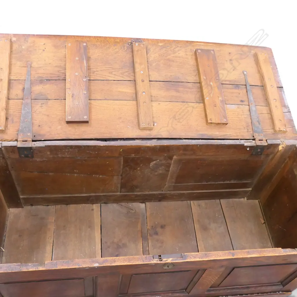 GEO OAK SWORD CHEST H700 ,L1270mm Image 1++