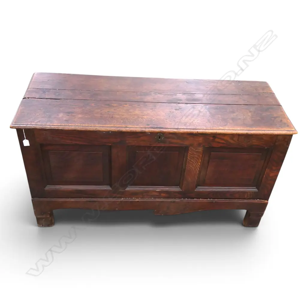 GEO OAK SWORD CHEST H700 ,L1270mm Image 1++