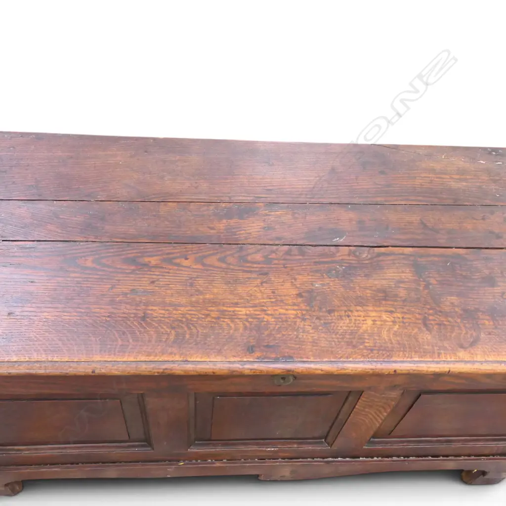 GEO OAK SWORD CHEST H700 ,L1270mm Image 1++