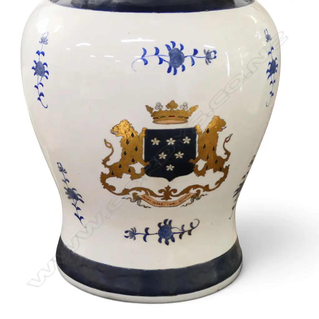 PR LG LATE 20thC CHINESE 'Famille de Lambilly' ARMORIAL BALUSTER LIDDED JAR LAMP BASE + SHADES Image 1++