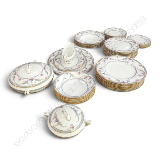 VINTAGE ROYAL WORCESTER 'ROSEMARY' PORCELAIN DINNER SERVICE
