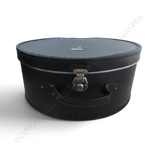 VINTAGE 'REISENTHEL' HAT BOX 