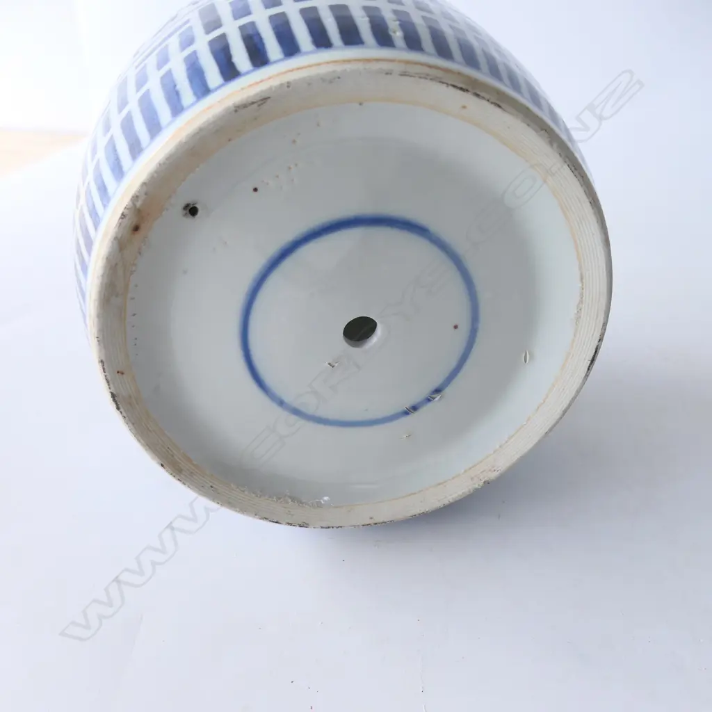 ORIENTAL B/W LIDDED POT - DRILLED FOR LAMP H.230mm Image 1++