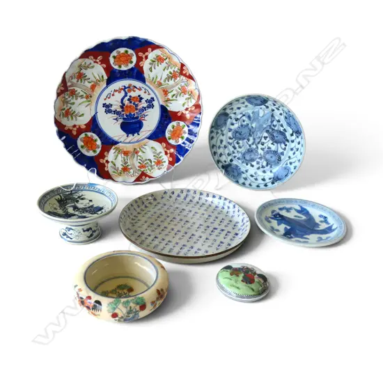 7 ORIENTAL CERAMICS; IMARI PLATE 290mm dia ETC