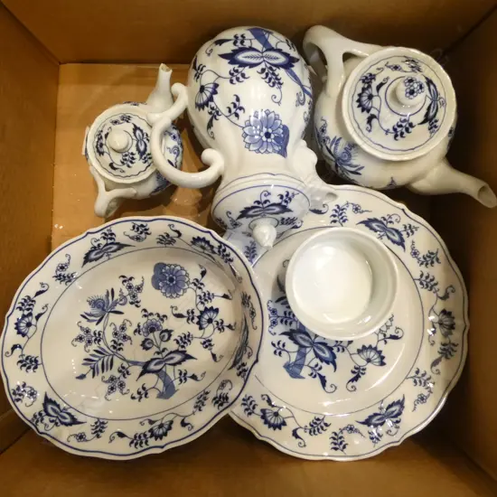 COLLECTION OF BLUE DANUBE DINNER PLATES TEAPOTS COFFEE POT ETC