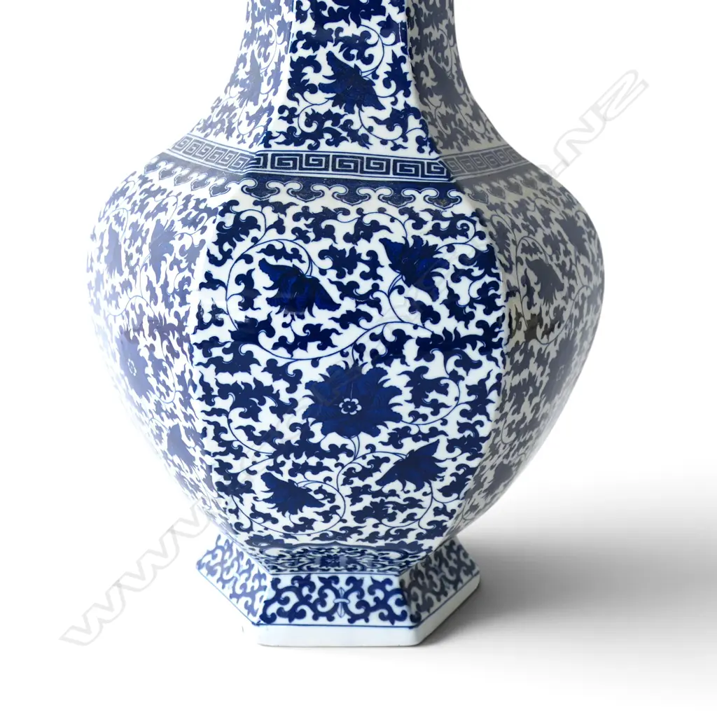 LG ORIENTAL B/W OCTAGONAL VASE H.530mm Image 1++
