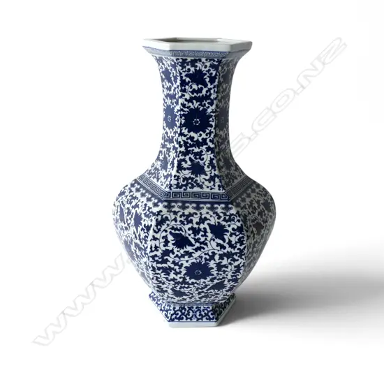 LG ORIENTAL B/W OCTAGONAL VASE H.530mm