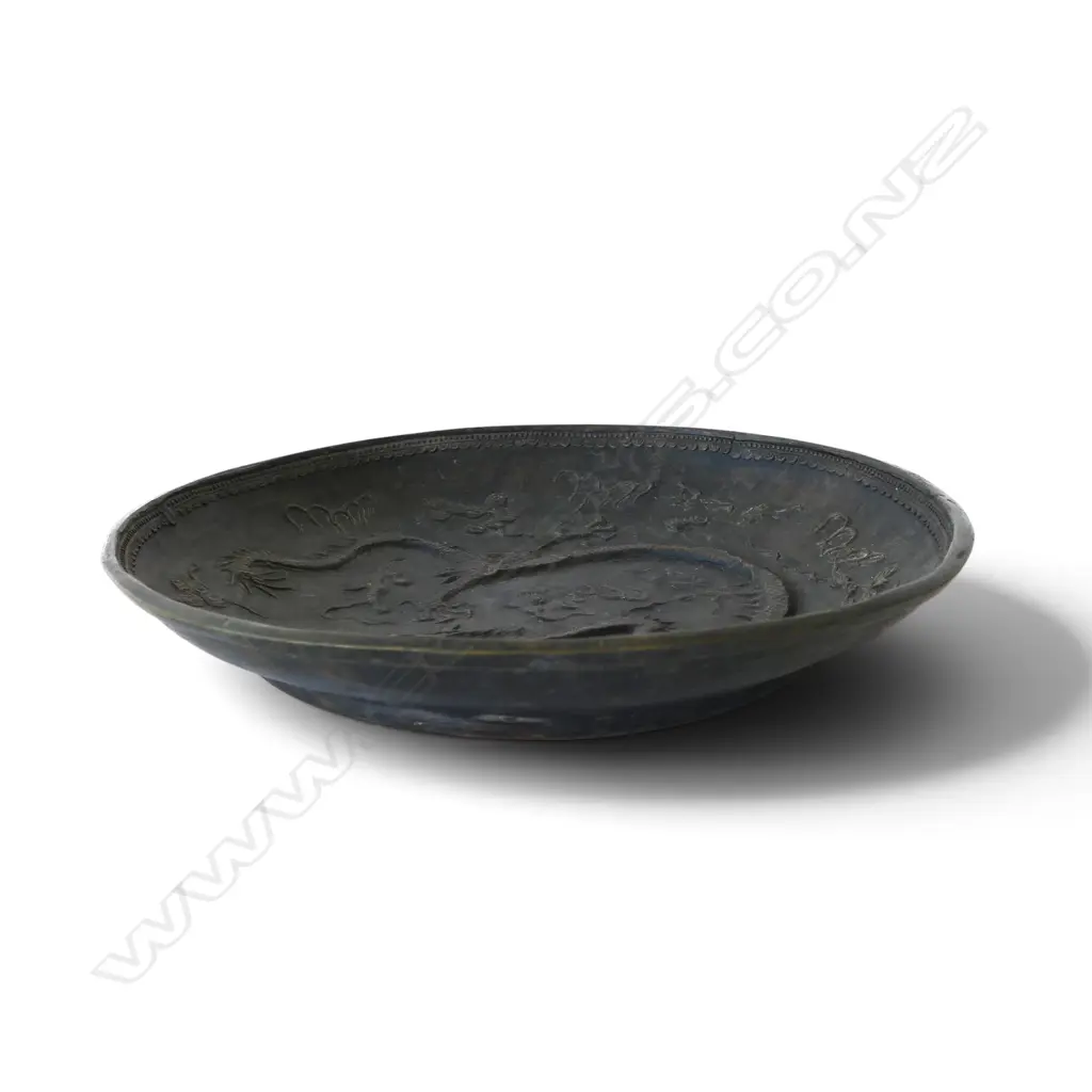 ANTIQUE CHINESE BRONZE CHARGER WITH DRAGON DESIGN IN RELIEF, COPPER HIGHLIGHTS, DIA.380MM Image 1++