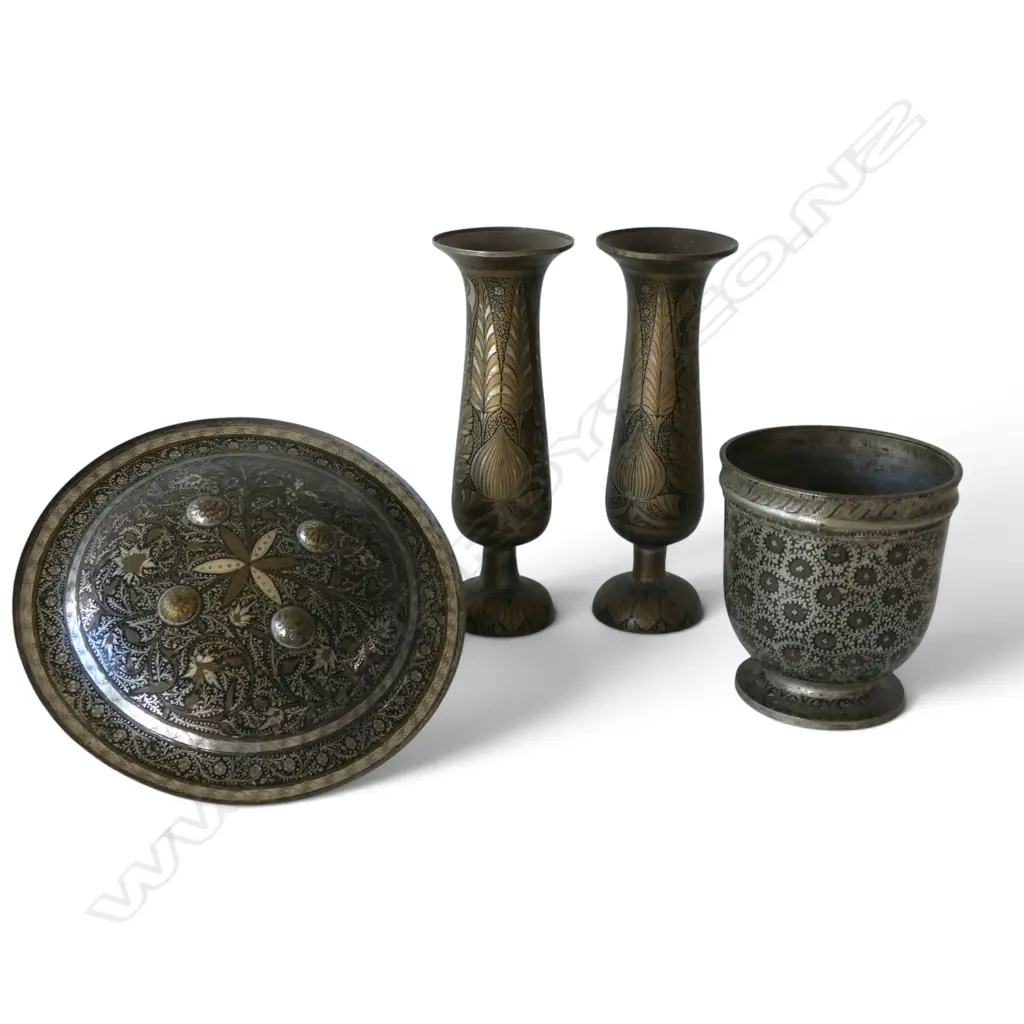 4 PCES INDIAN / PERSIAN METAL WARE; PR BRASS VASES H.290mm, POT, SHIELD 290mm dia Image 1++