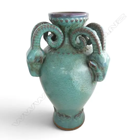 ORIENTAL VASE w. RAMS HEAD HANDLES H.410mm