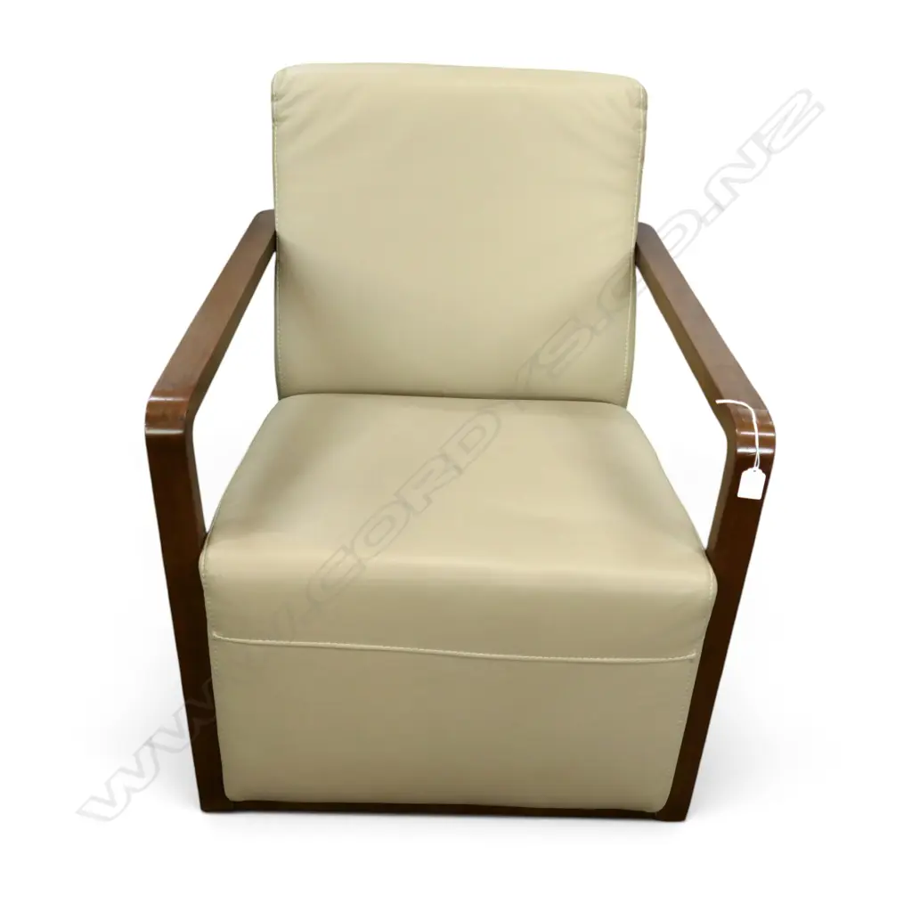 MODERN LEATHER ARMCHAIR  Image 1++