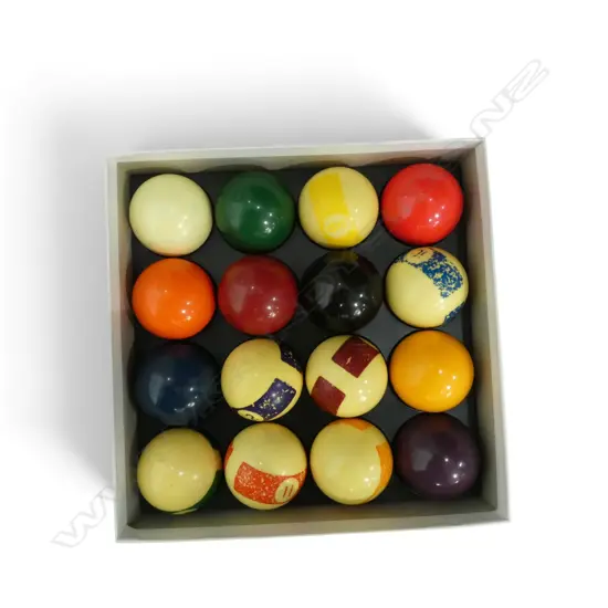 POOL CUE L.1460mm with cased balls