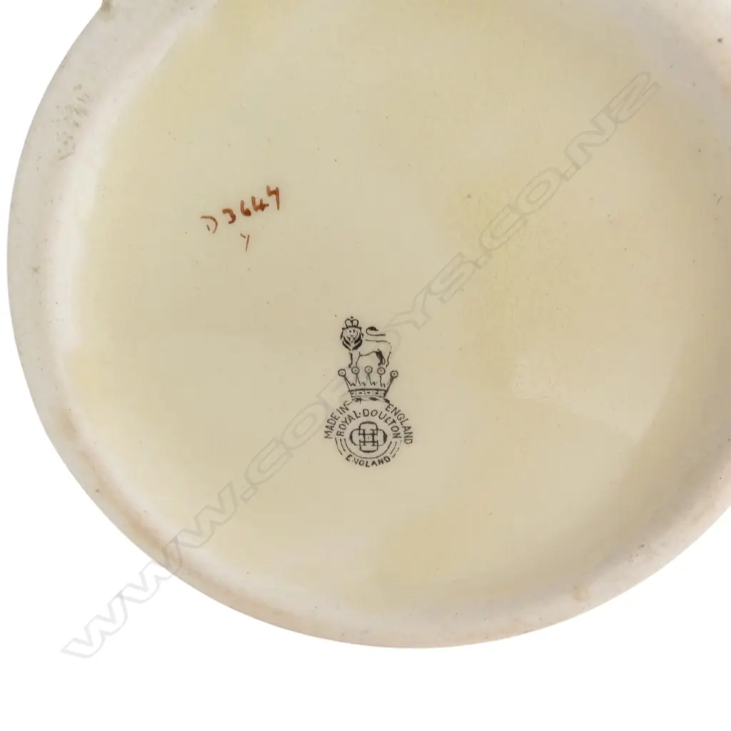 2 ROYAL DOULTON CHARACTER JUGS & 2 R/DOULTON JUGS ALL FAULTS  Image 1++