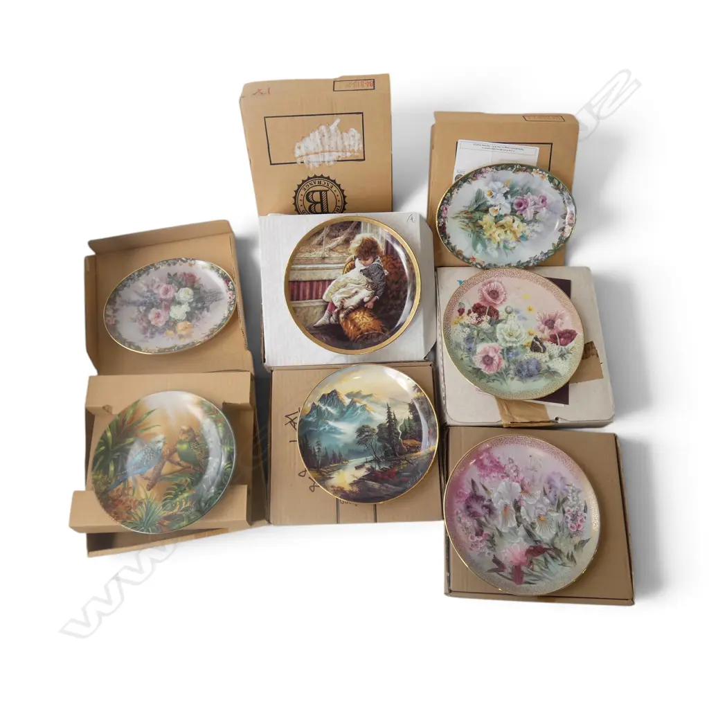 19X ASST COLLECTABLE PLATES Image 1++
